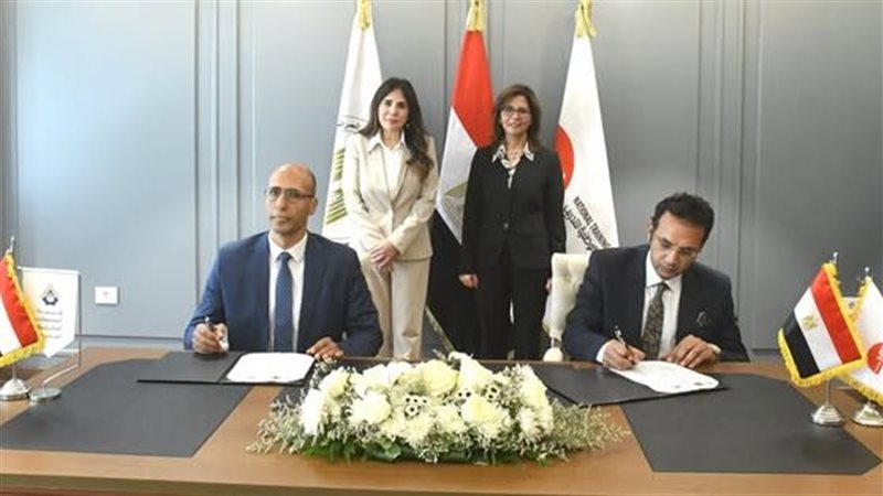 جانب من توقيع البروتوكول