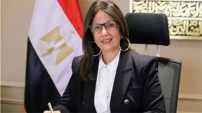 الدكتورة جيهان زكي وزيرة الثقافة