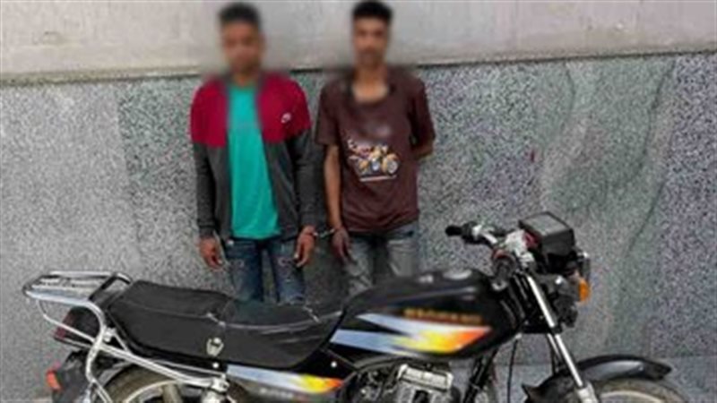 المتهمان عقب القبض عليهما