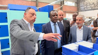 مدينة الجلود بالعاشر تستقبل وفدًا كينيًا رفيع المستوى لتعزيز التعاون الصناعي وفتح أسواق أفريقية جديدة
