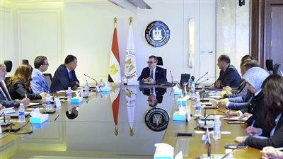 وزير التخطيط يبحث مع البنك الإسلامي تعزيز التعاون المستقبلي ودعم التنمية