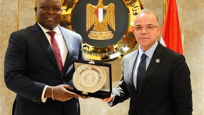 وزير الاستثمار يبحث مع نظيره بجنوب السودان تعزيز التعاون الاقتصادي وفرص الشراكة المشتركة