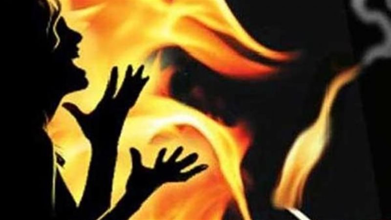 يشعل النار فى زوجته تعبيرية 