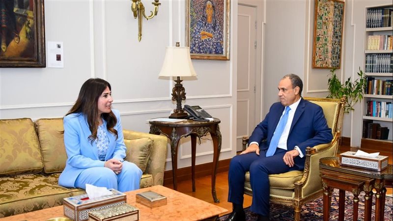 وزير الخارجية يستقبل وزيرة الإسكان والمرافق والمجتمعات العمر