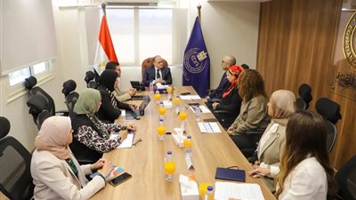 الدواء المصرية تبحث مع «فايزر» تعزيز الاستثمار وتوطين الصناعة 