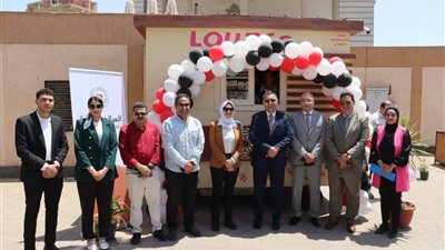 محافظ القليوبية يُسلّم عربة طعام متنقلة لشابين من خريجي مؤسسة البنين ببنها