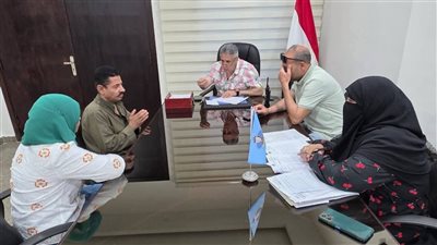 رئيس حي جنوب الغردقة يبحث مشاكل ومطالب المواطنين