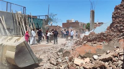 إزالة تعديات بزرزارة تمهيدًا للتطوير.. وحي شمال الغردقة: لا تهاون مع المخالفين