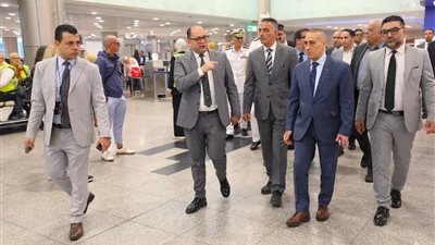 جولة مفاجئة بمطار القاهرة.. تشديد أمني وتحديثات ذكية تواكب زيادة حركة السفر