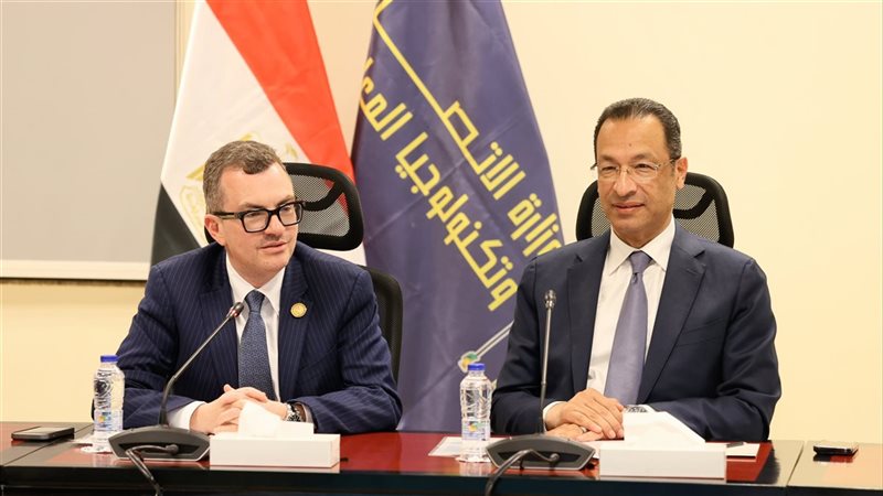 وزيرا الاتصالات والتخطيط ونائب وزير المالية