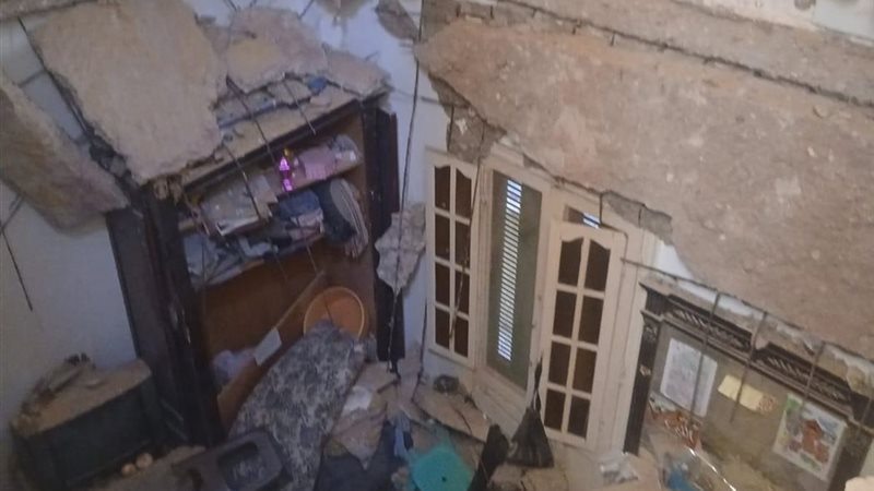 انهيار جزئي بعقار في محرم بك