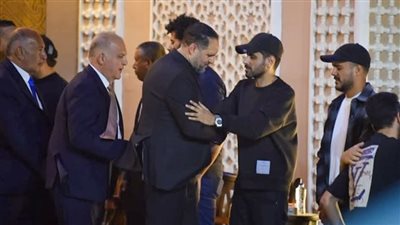 نجوم الفن يساندون حمدي الميرغني في عزاء والده.. حضور لافت لكبار الفنانين