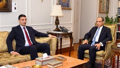وزير الخارجية يبحث مع وزير الصناعة سبل تعزيز التعاون المشترك