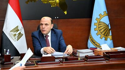 محافظ الغربية يبحث تسريع الخطة الاستثمارية وتعظيم الموارد خلال اجتماع عاجل