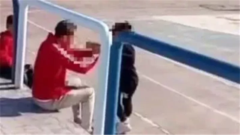 أب يعتدي على ابنه بدمياط الجديدة
