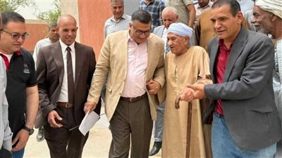 محافظ قنا يتفقد مشروعات 