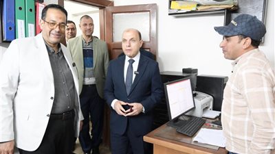 محافظ الغربية يتابع انتظام العملية التعليمية ميدانيا ويشدد على الانضباط وبناء جيل واعٍ