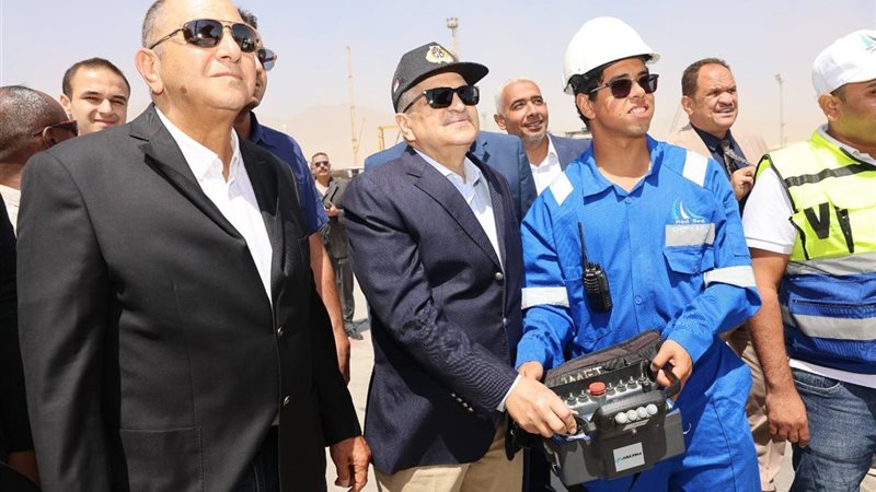 أسامة ربيع يشهد إطلاق سفن رزق