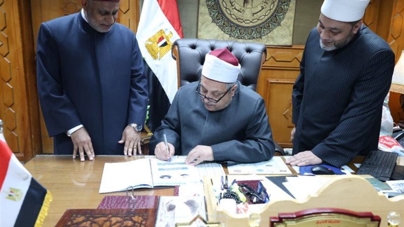 الشيخ أيمن عبد الغني خلال اعتماد النتيجة 
