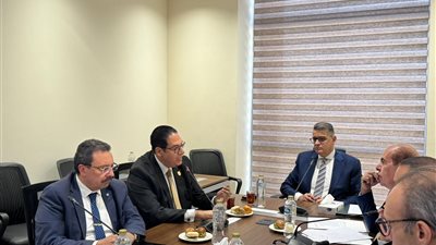 اجتماع موسع بين رؤساء الجامعات الحكومية وحقوق الإنسان لتعزيز الوعي لدى الشباب
