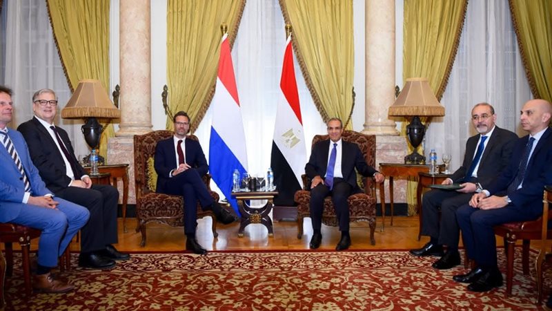 وزير الخارجية ووزير التجارة والتعاون الإنمائي الهولندى