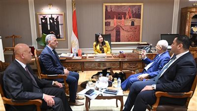 الإسكان تبحث مع «أميا باور» التعاون في تحلية مياه البحر حتى 2050