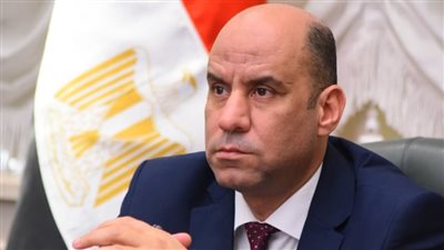 وزير العمل يضخ دماء جديدة في مفاصل الوزارة.. حركة تغييرات تشمل 17 قيادة