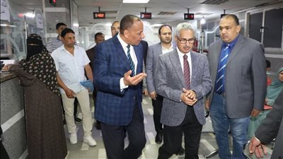 محافظ بني سويف يتفقد سير العمل بالمركز التكنولوجي بسمسطا ويوجه بتيسير الإجراءات
