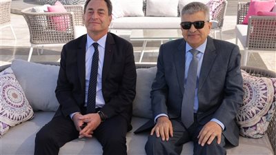 قناة السويس تستقبل السفير الفرنسي لبحث التعاون ومتابعة عبور حاملة الطائرات “شارل ديجول”