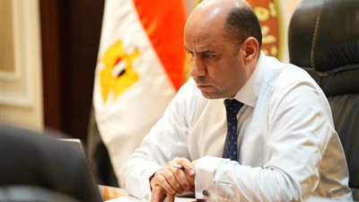 4 رسائل في قرار وزير العمل بإنشاء وحدة مركزية لتيسير أعمال المستثمرين بديوان الوزارة