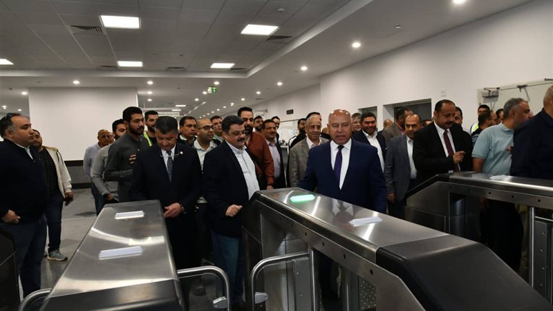وزير النقل يستقل مونوريل القاهرة 