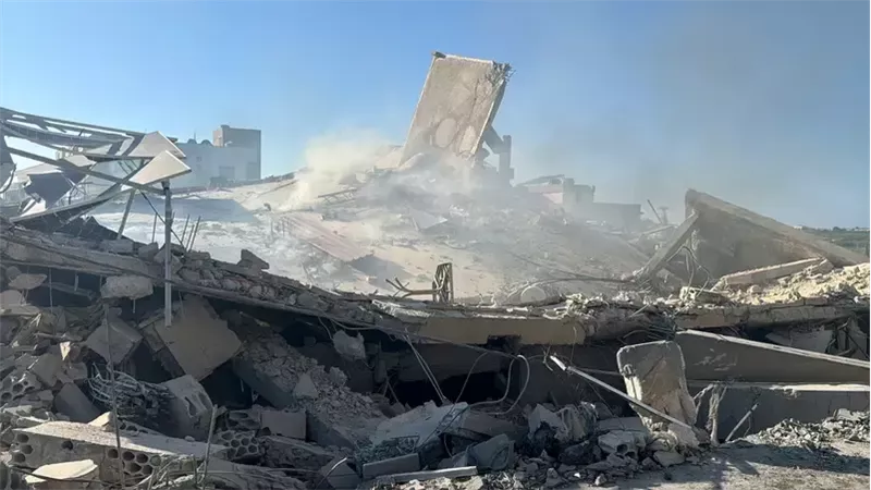 دمار خلفته غارة إسرائيلية على جنوب لبنان الأربعاء