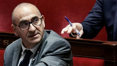 فرنسا تعلن استئناف ترحيل الجزائريين غير النظاميين بعد انفراجة في العلاقات
