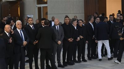 إمام وشحاتة على رأس الحاضرين في عزاء الراحل هاني شاكر