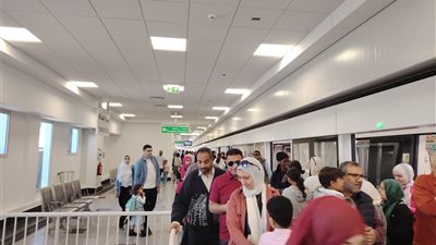 إقبال كبير على مونوريل شرق النيل في ثالث أيام التشغيل الرسمي للمرحلة الأولى