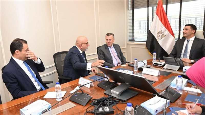 وزير الصناعة