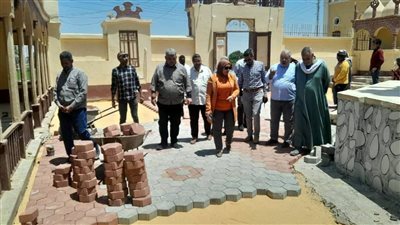 تطوير محيط مسجد أبو العيون بدشلوط وتركيب بلاط الإنترلوك بالساحة الخارجية