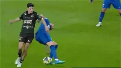 خبير تحكيمي يحسم جدل نهائي الكأس: قرارات الحكم أنصفت الهلال والخلود