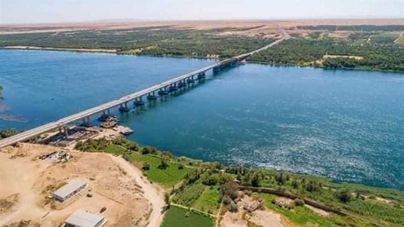 صورة من المحور