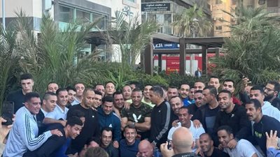 ماكرون يفاجئ شباب سان ستيفانو بالإسكندرية بالتقاط صورا تذكارية معهم