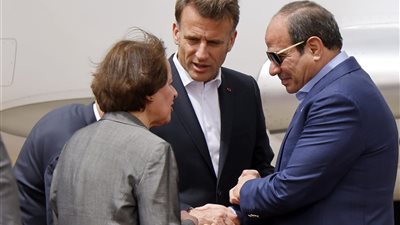بعد زيارته لمصر.. ماكرون يوجه رسالة شكر بالعربية للرئيس السيسي 