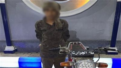 أمن سوهاج يضبط قائد دراجة نارية اعتدى على فتاة في الشارع.. وهذه عقوبة المتهم