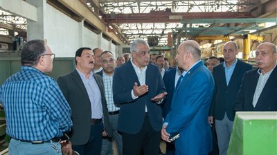 وزير الإنتاج الحربي يتابع تنفيذ الخطط الإنتاجية في أبو زعبل للصناعات الهندسية