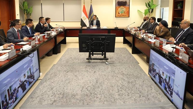 وزير الاتصالات يبحث مع هواوي 
