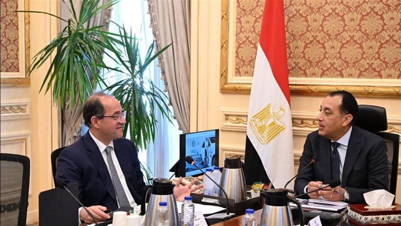 مدبولي يتابع إجراءات التحول للسيارات الكهربائية 
