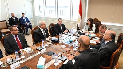 وزيرة الإسكان تتابع مع رئيس الهيئة العامة لتعاوينات البناء ملفات العمل بالهيئة 