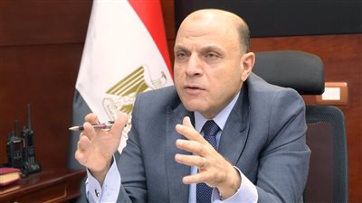 محافظ الغربية يستقبل المواطنين ويوجه بحلول فورية للشكاوى بحضور التنفيذيين بالمحافظة