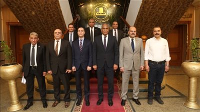 كفر الشيخ تبحث دعم صناعة إنتاج ألواح خشب MDF من قش الأرز