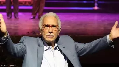 جثمان عبدالرحمن أبو زهرة يمر من أمام المسرح القومي تنفيذًا لوصيته