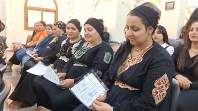 تسليم شهادات محو الأمية للمتحررين من الأمية بأسقفية الخدمات بأسيوط الجديدة